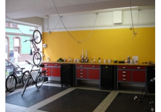 Wohnzimmer-Werkstatt: Fahrradwerkstatt zum Selbstschrauben in Frankfurt