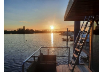 Hausboot Seeblick in Weyhe bei Bremen (Marina Wieltsee) Hausboot Seeblick in Weyhe bei Bremen (Marina Wieltsee)