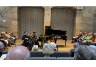 Yankit Wong – Klavier und Gesangsunterricht