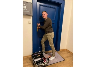 Schlüsseldienst München 24h Schlüsselnotdienst Arnold GmbH Schlüsseldienst München 24h Schlüsselnotdienst Arnold GmbH