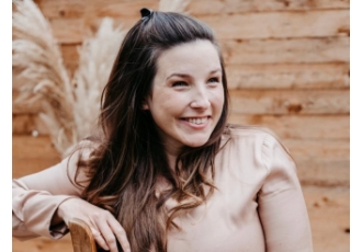 Jessica Bisinger Freie Rednerin | Freie Trauungen | Kinderwillkommensfeste