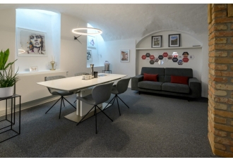 wh4 Desi GmbH wh4 Desi GmbH