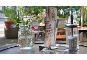 Café mit Kaffee und Kuchen in Düsseldorf – Cafe Nebenan